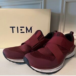 TIEM Slipstream Cycling Shoes in Merlot sz 8